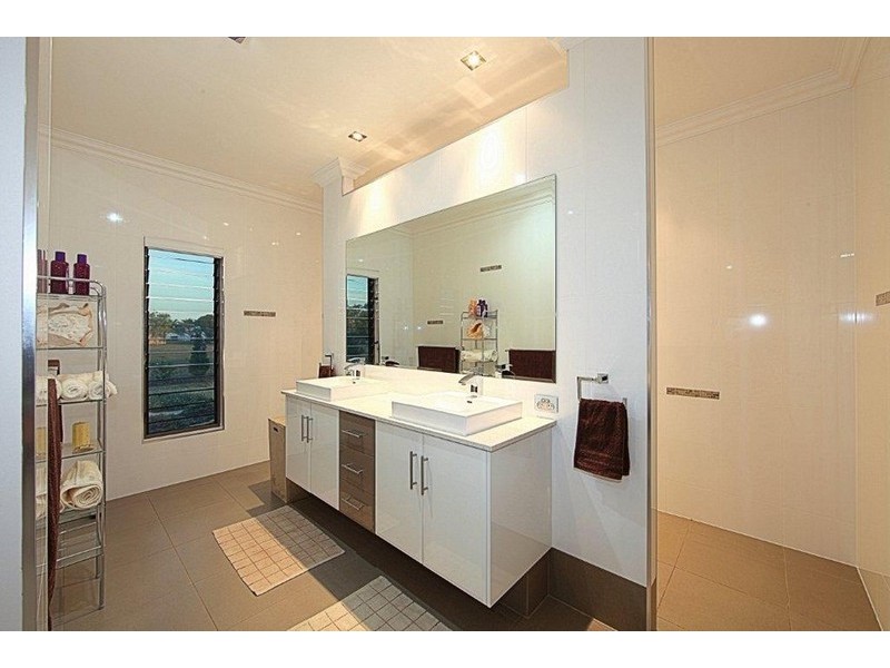 25 Pinto Avenue, Branyan QLD 4670