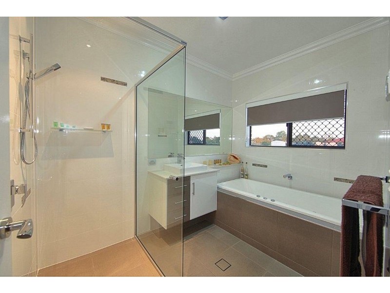 25 Pinto Avenue, Branyan QLD 4670