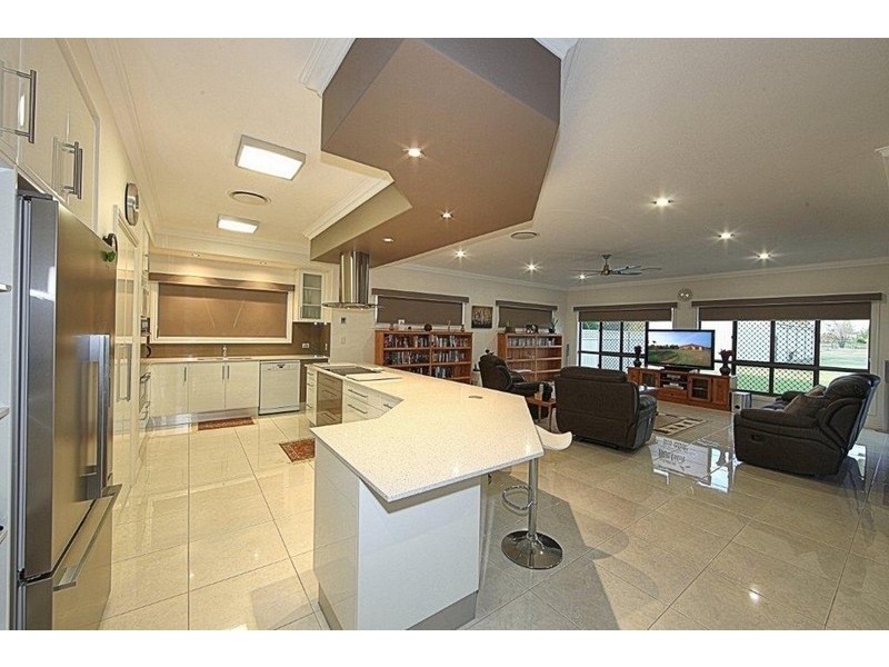 25 Pinto Avenue, Branyan QLD 4670