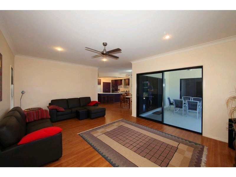 12 Raewood Close, Coral Cove QLD 4670