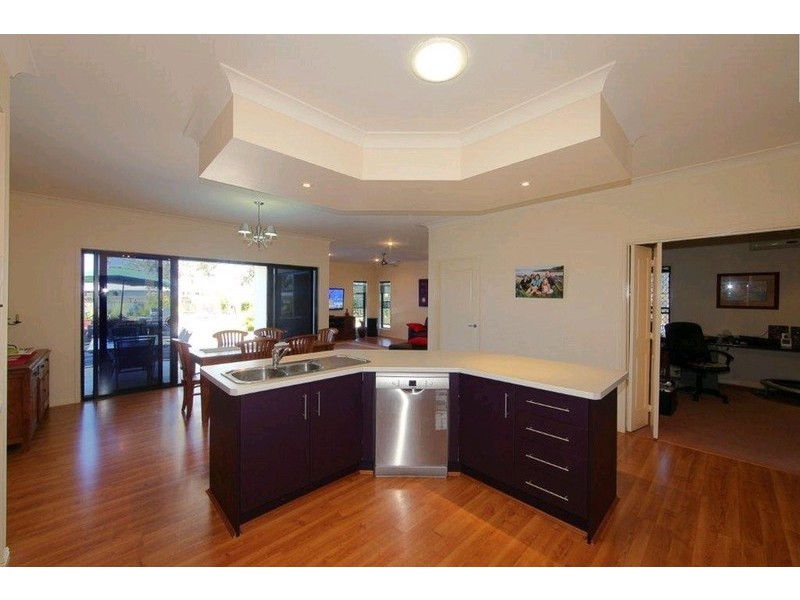 12 Raewood Close, Coral Cove QLD 4670