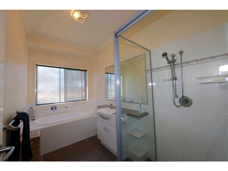 12 Raewood Close, Coral Cove QLD 4670