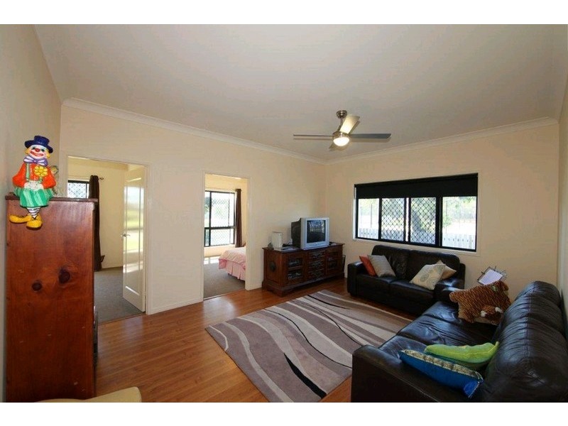 12 Raewood Close, Coral Cove QLD 4670