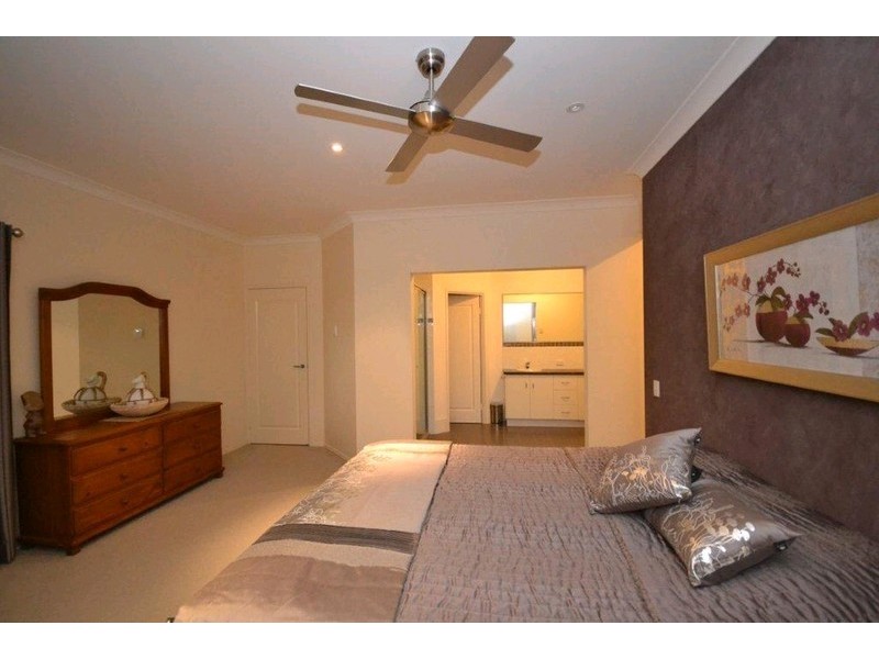 12 Raewood Close, Coral Cove QLD 4670