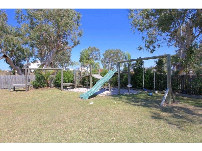 12 Raewood Close, Coral Cove QLD 4670