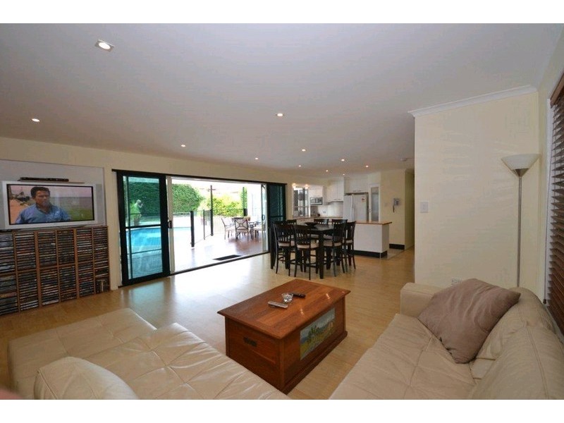 18 Wilson Street, Kepnock QLD 4670