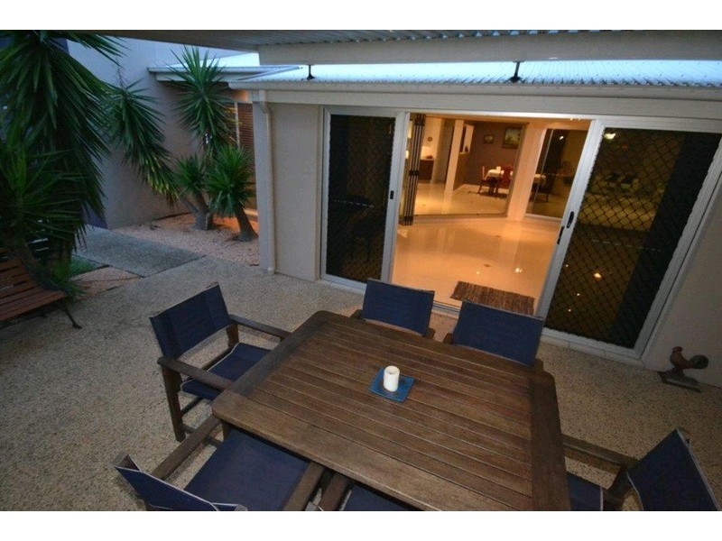 21 Back Hill Drive, Coral Cove QLD 4670