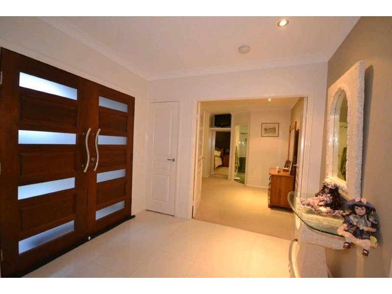 21 Back Hill Drive, Coral Cove QLD 4670