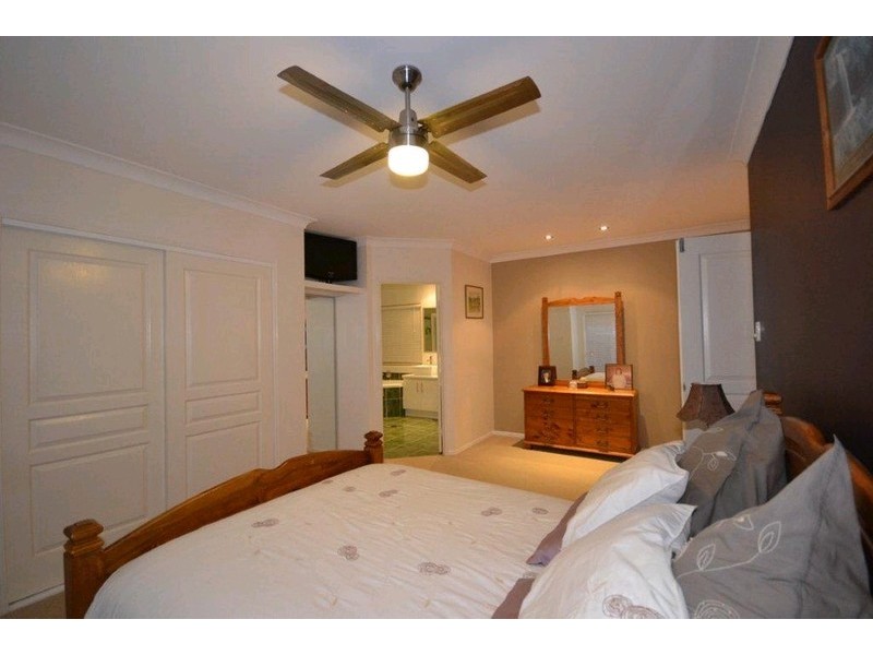 21 Back Hill Drive, Coral Cove QLD 4670