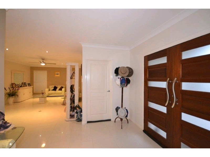 21 Back Hill Drive, Coral Cove QLD 4670