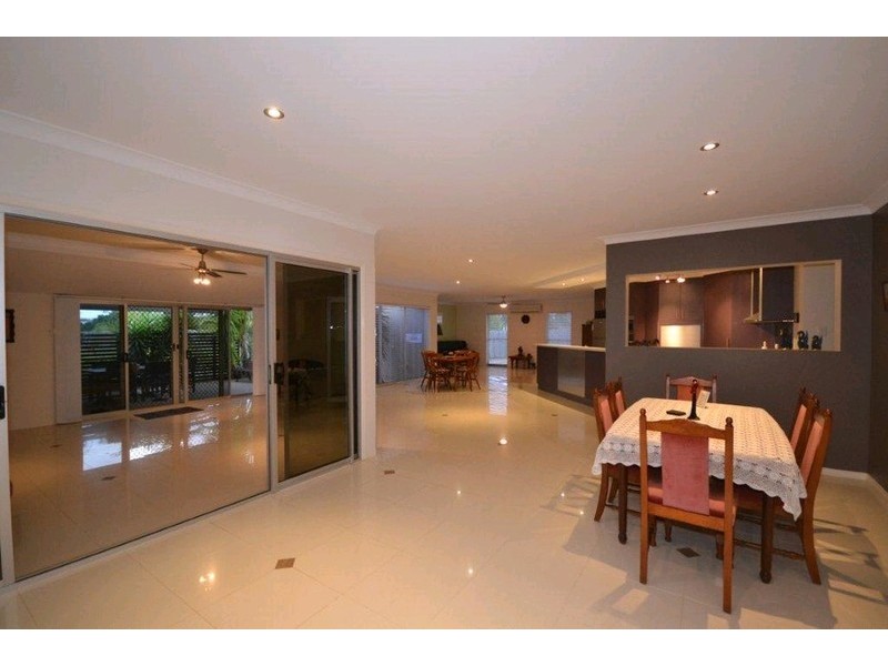 21 Back Hill Drive, Coral Cove QLD 4670