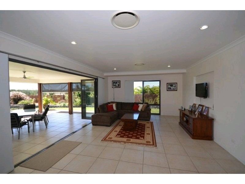 16 Bisdee Street, Coral Cove QLD 4670