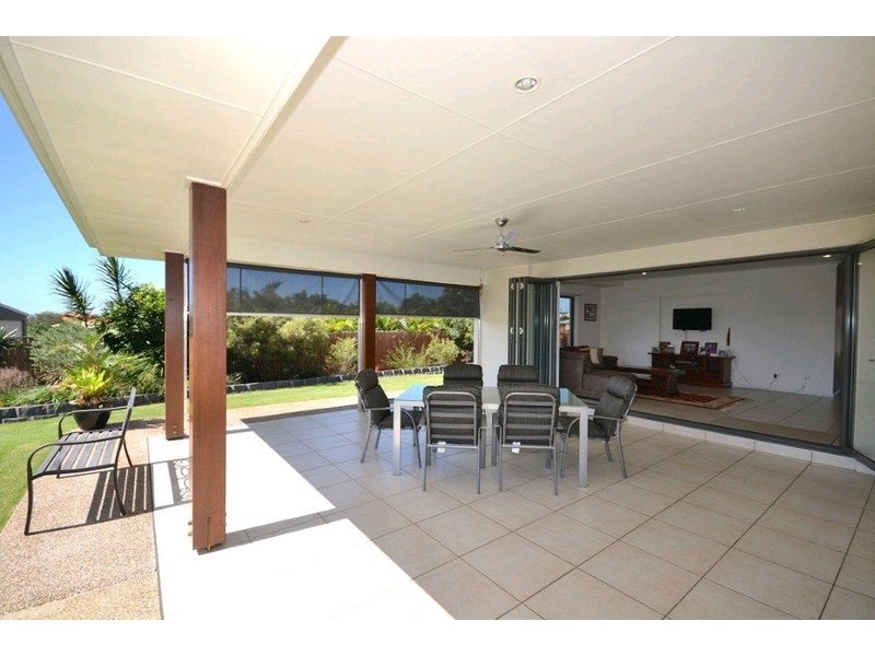 16 Bisdee Street, Coral Cove QLD 4670