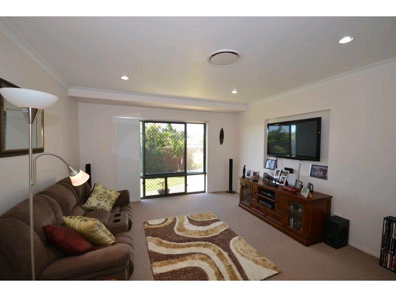 16 Bisdee Street, Coral Cove QLD 4670