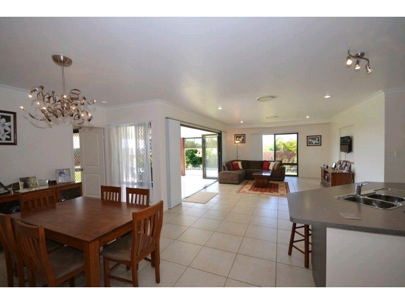 16 Bisdee Street, Coral Cove QLD 4670