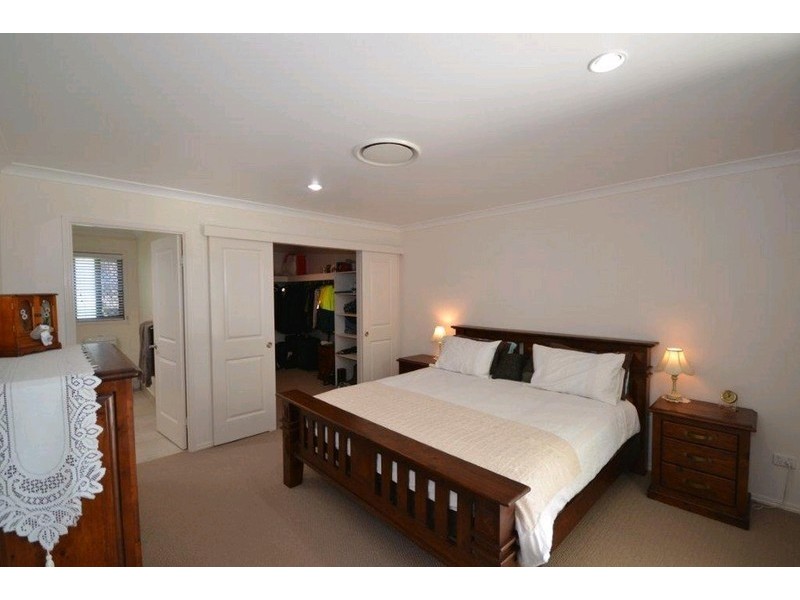 16 Bisdee Street, Coral Cove QLD 4670