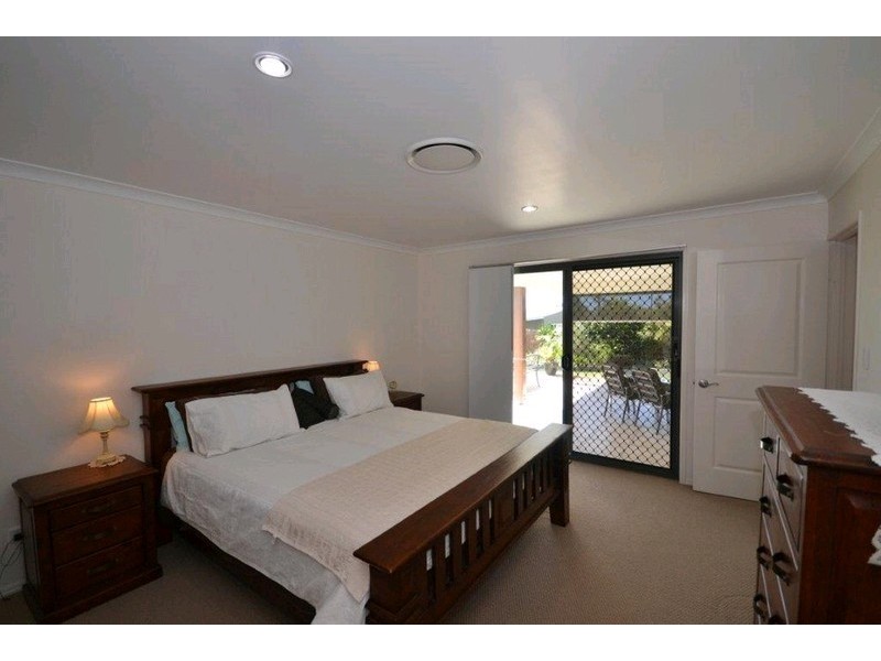 16 Bisdee Street, Coral Cove QLD 4670