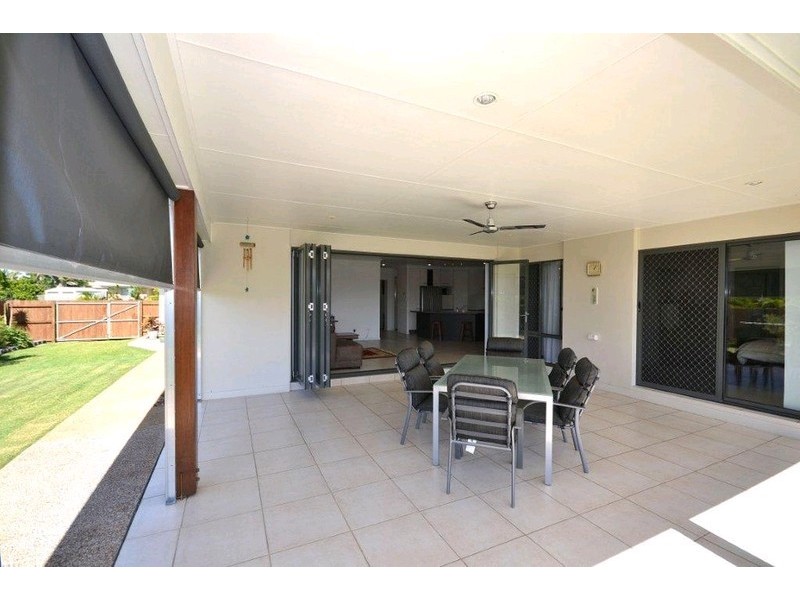 16 Bisdee Street, Coral Cove QLD 4670