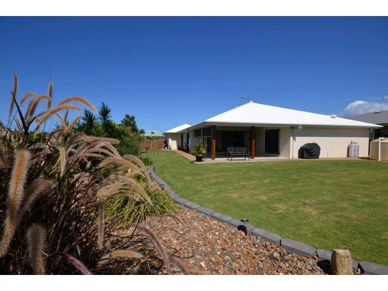 16 Bisdee Street, Coral Cove QLD 4670