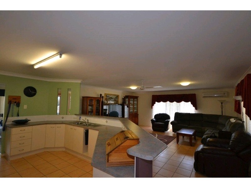 25 Clearview Avenue, Thabeban QLD 4670
