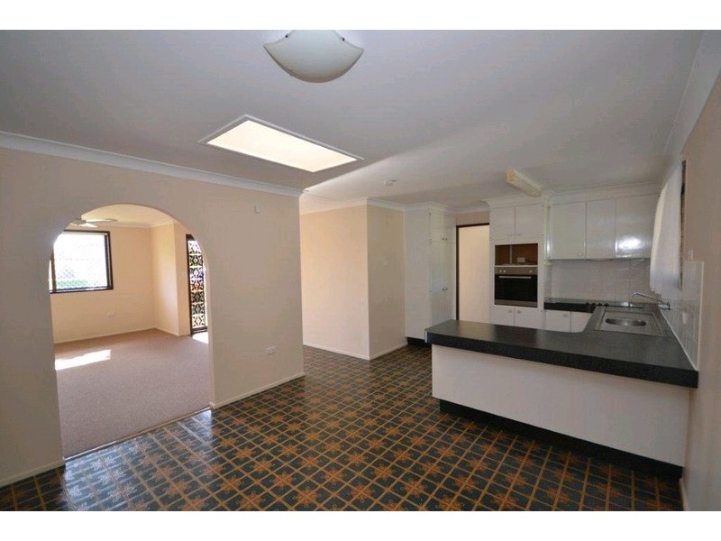 2 Vandenberg Street, Avenell Heights QLD 4670