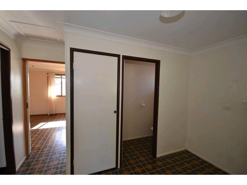 2 Vandenberg Street, Avenell Heights QLD 4670