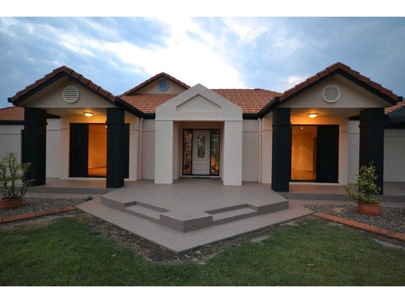 10 Tarni Street, Coral Cove QLD 4670