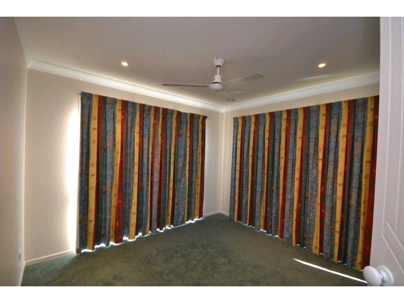 10 Tarni Street, Coral Cove QLD 4670