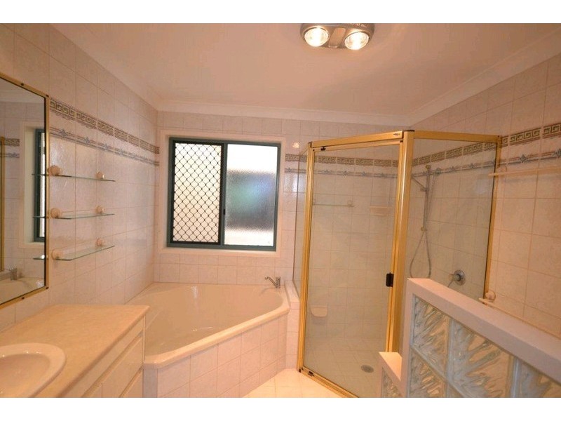 10 Tarni Street, Coral Cove QLD 4670