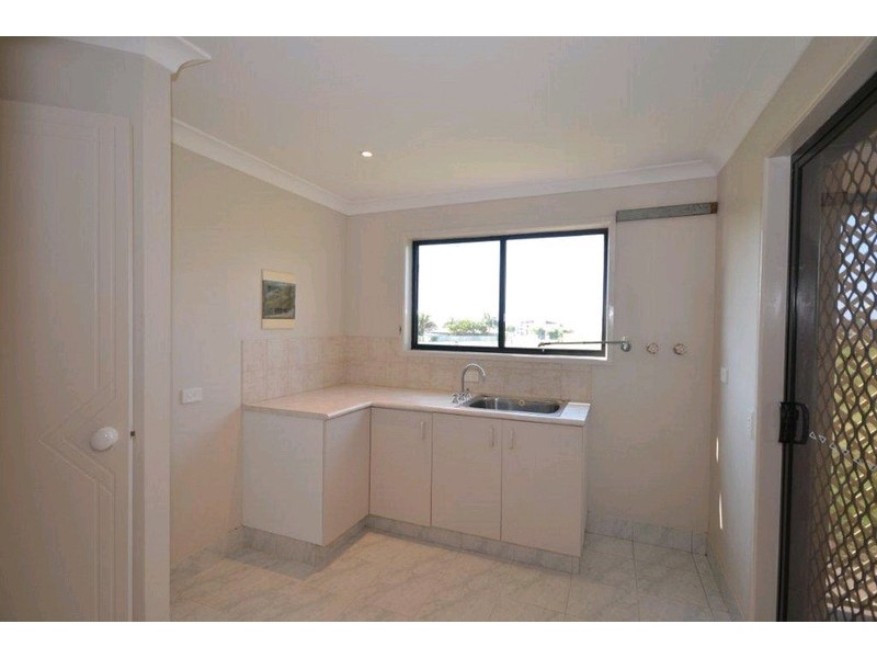 10 Tarni Street, Coral Cove QLD 4670
