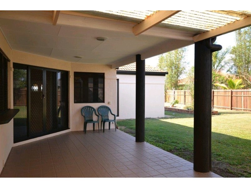 10 Tarni Street, Coral Cove QLD 4670