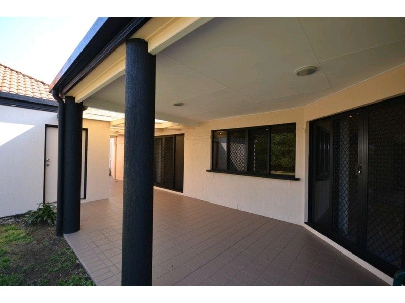 10 Tarni Street, Coral Cove QLD 4670