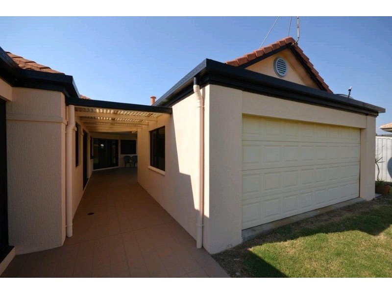 10 Tarni Street, Coral Cove QLD 4670