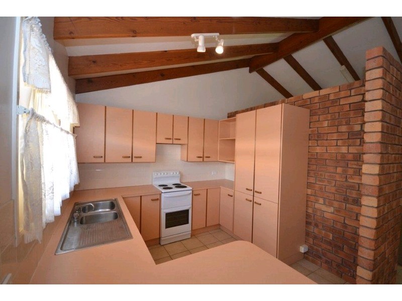 8 Pecton Place, Avenell Heights QLD 4670