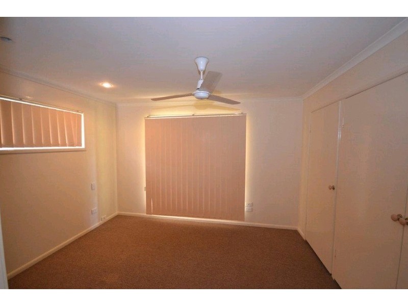 8 Pecton Place, Avenell Heights QLD 4670