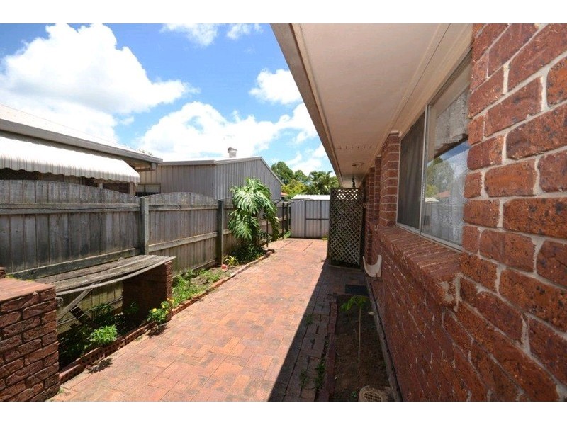 8 Pecton Place, Avenell Heights QLD 4670