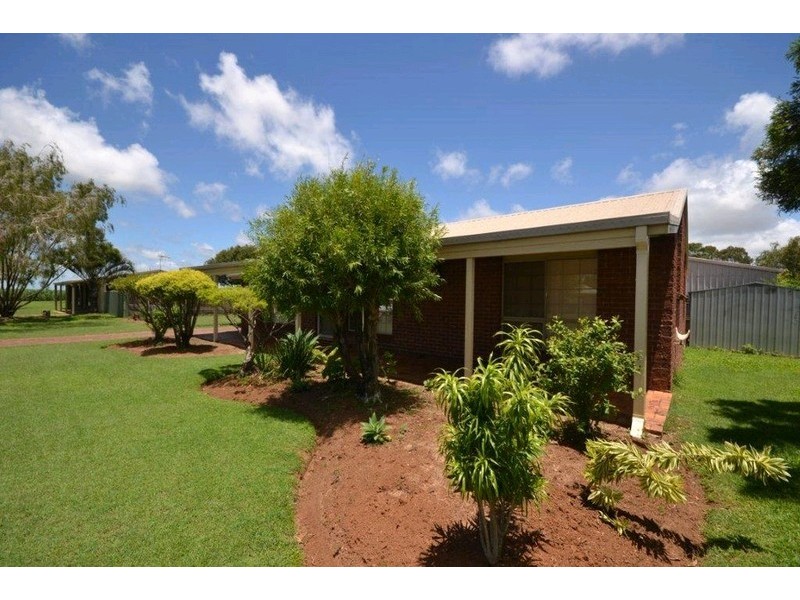 8 Pecton Place, Avenell Heights QLD 4670