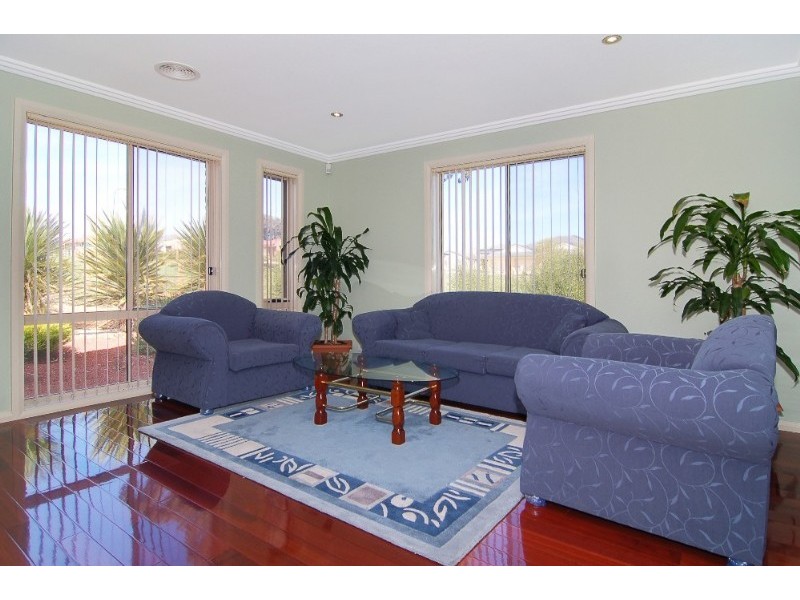 8 Adlard Place, Gungahlin ACT 2912