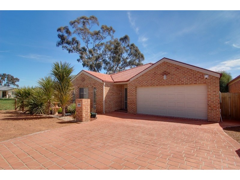 8 Adlard Place, Gungahlin ACT 2912