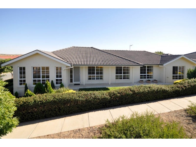 33 Delma View, Gungahlin ACT 2912