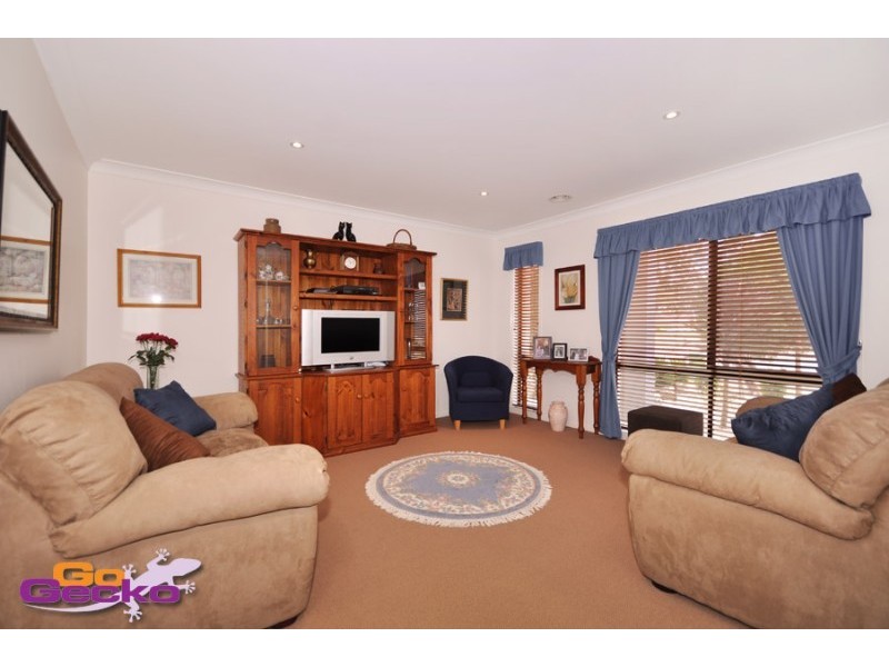 74 Hanrahan Crescent, Dunlop ACT 2615