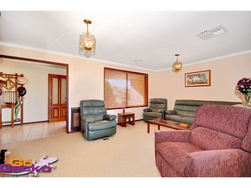 11 Kinchela Crescent, Latham ACT 2615