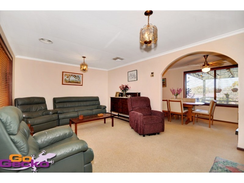 11 Kinchela Crescent, Latham ACT 2615