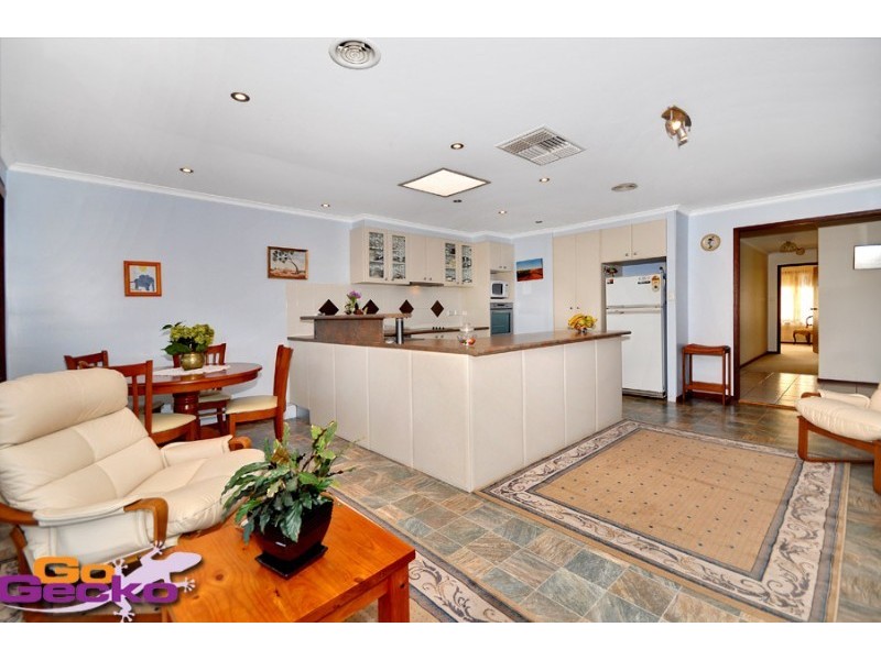 11 Kinchela Crescent, Latham ACT 2615