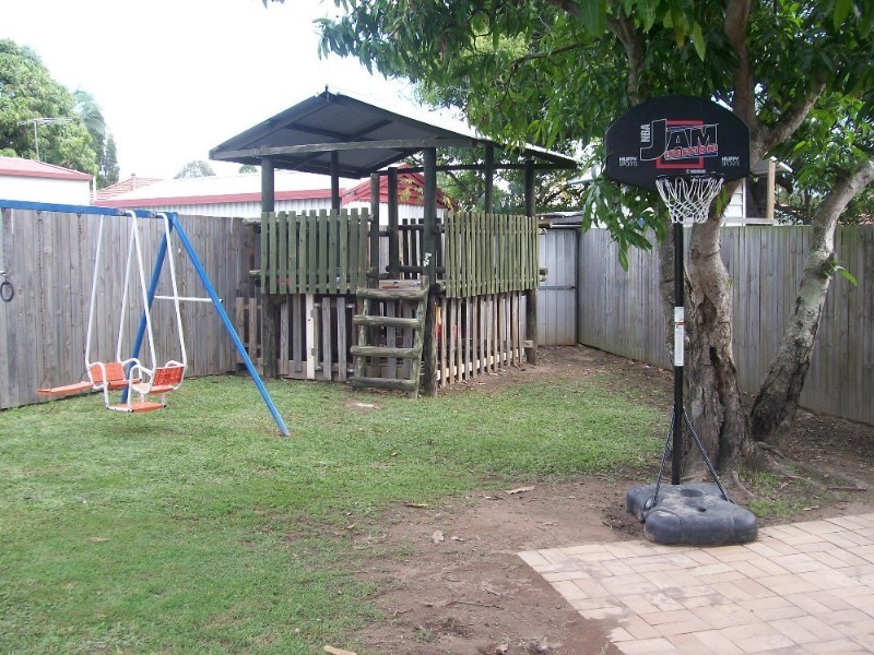 74 Dickenson St, Carina QLD 4152