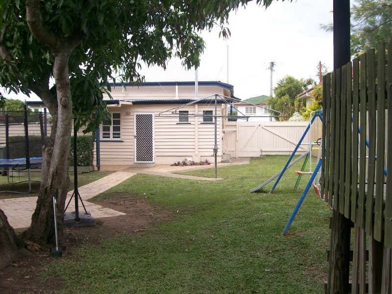 74 Dickenson St, Carina QLD 4152