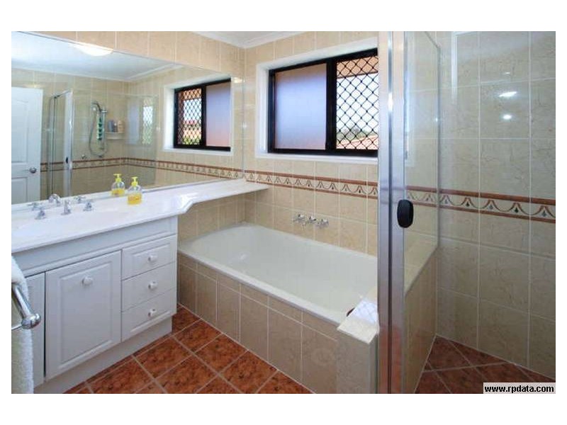 2 Lychee Place, Belmont QLD 4153