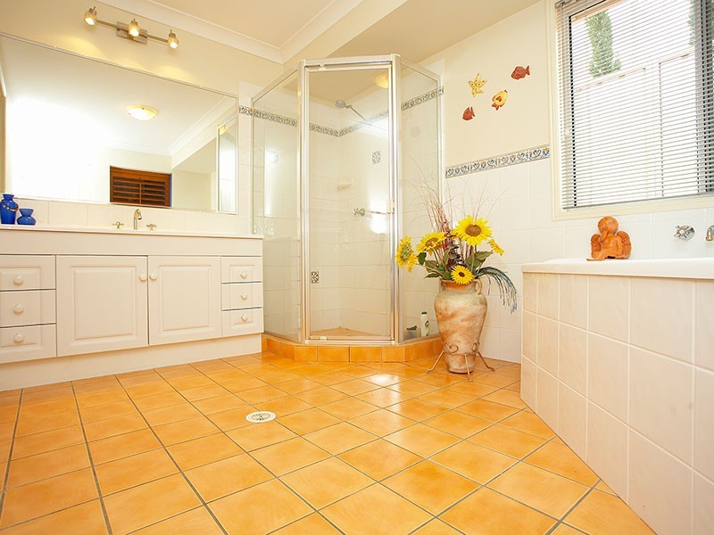 50 Kauri Street, Carindale QLD 4152