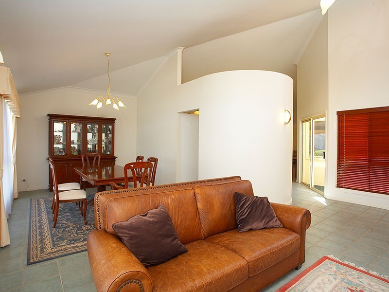 8 Belgrave Place, Carindale QLD 4152