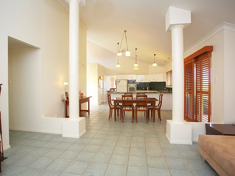 8 Belgrave Place, Carindale QLD 4152